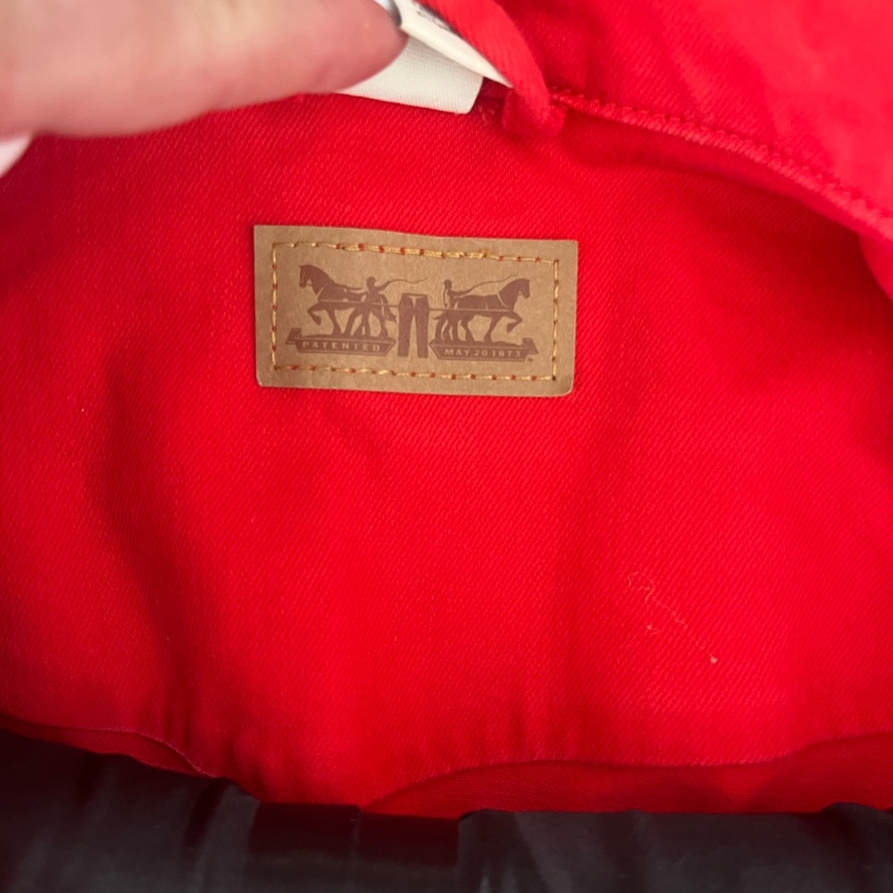 Women’s Levi denim jacket. - Picture 3 of 9